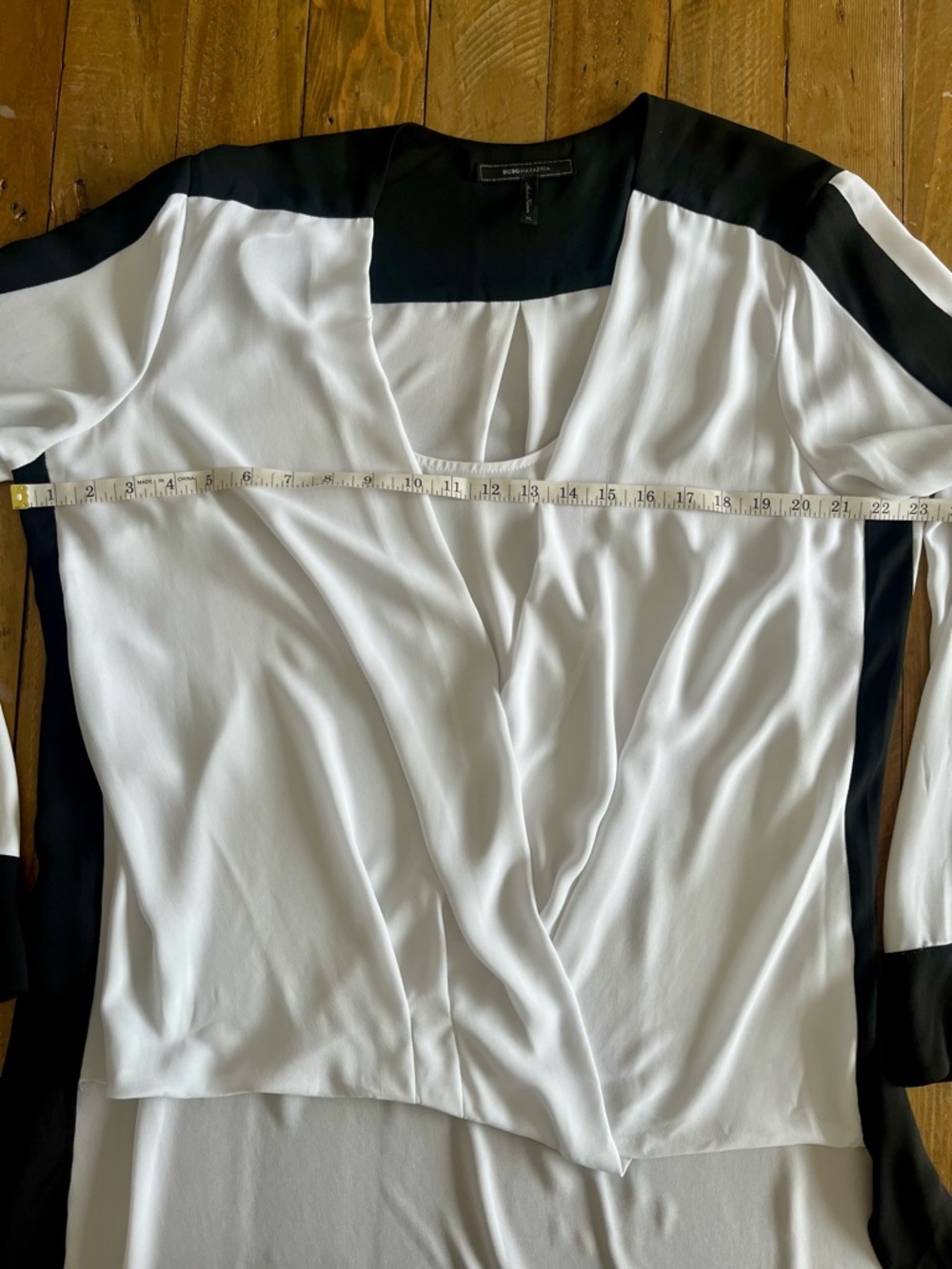 BCBGMaxAzria White Crepe Blouse With Black Accents US XL - Picture 10 of 13